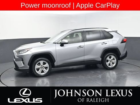 Used 2019 Toyota RAV4 XLE w/ Convenience Package FWD image 2