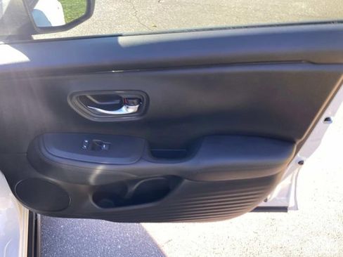 Used 2024 Honda HR-V LX image 33