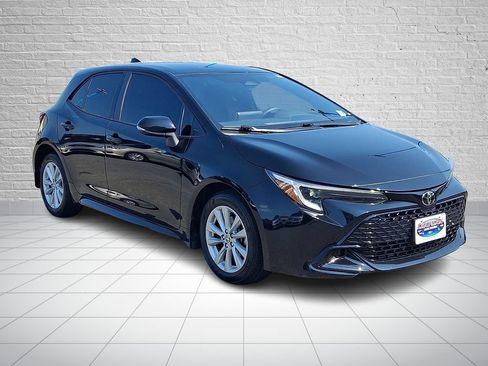 Used 2025 Toyota Corolla SE FWD image 3