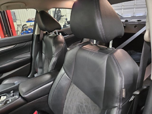 Used 2017 Nissan Maxima SR w/ Midnight Edition FWD image 6