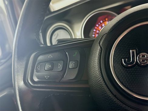 Used 2022 Jeep Gladiator Willys image 25