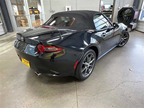 Used 2020 MAZDA MX-5 Miata Sport image 18