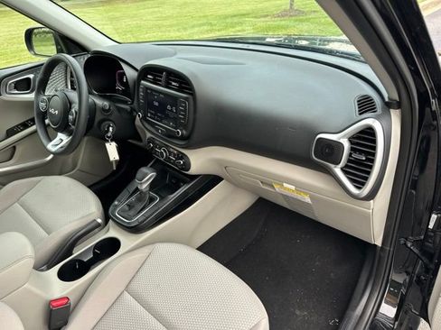 Certified 2025 Kia Soul LX w/ LX Technology Package FWD image 27
