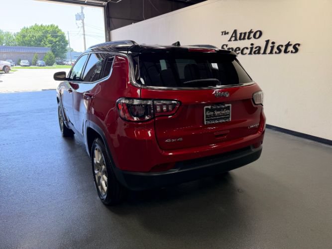 Used 2025 Jeep Compass Limited AWD/4WD image 3