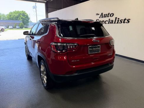 Used 2025 Jeep Compass Limited AWD/4WD image 3
