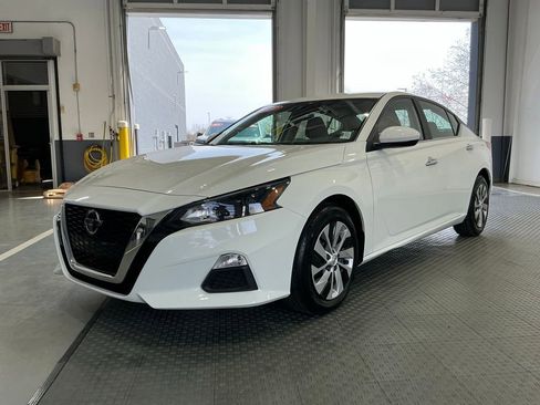 Used 2022 Nissan Altima 2.5 S image 2