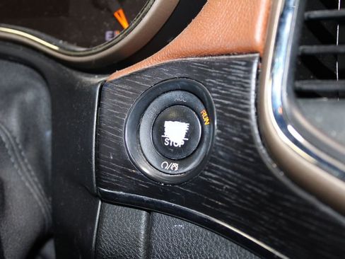 Used 2017 Jeep Grand Cherokee Summit image 32