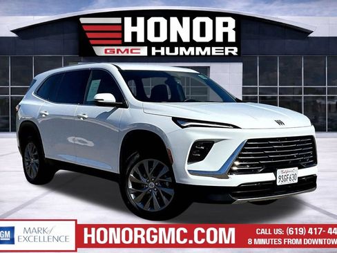 Used 2025 Buick Enclave Preferred image 1