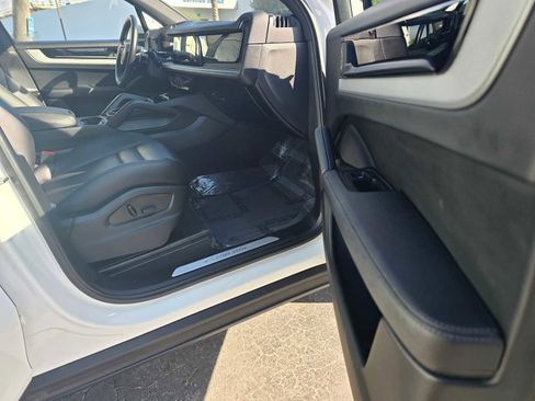 Used 2024 Porsche Cayenne image 10