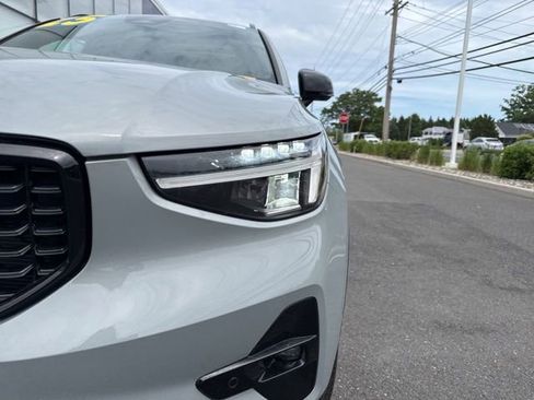 Certified 2025 Volvo XC40 B5 Plus AWD/4WD image 8