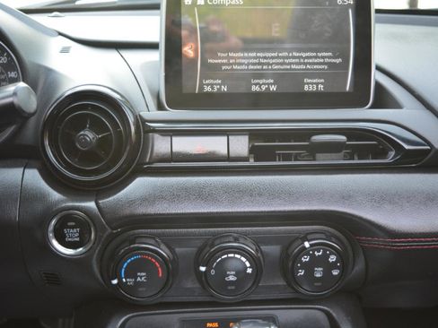 Used 2016 MAZDA MX-5 Miata Club image 17