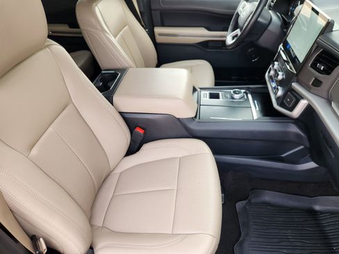 Used 2022 Ford Expedition XLT RWD image 17