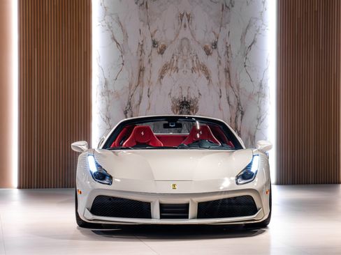 Used 2019 Ferrari 488 Spider RWD image 3