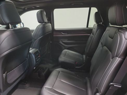 New 2025 Jeep Grand Cherokee L Limited w/ Black Appearance Package AWD/4WD image 9