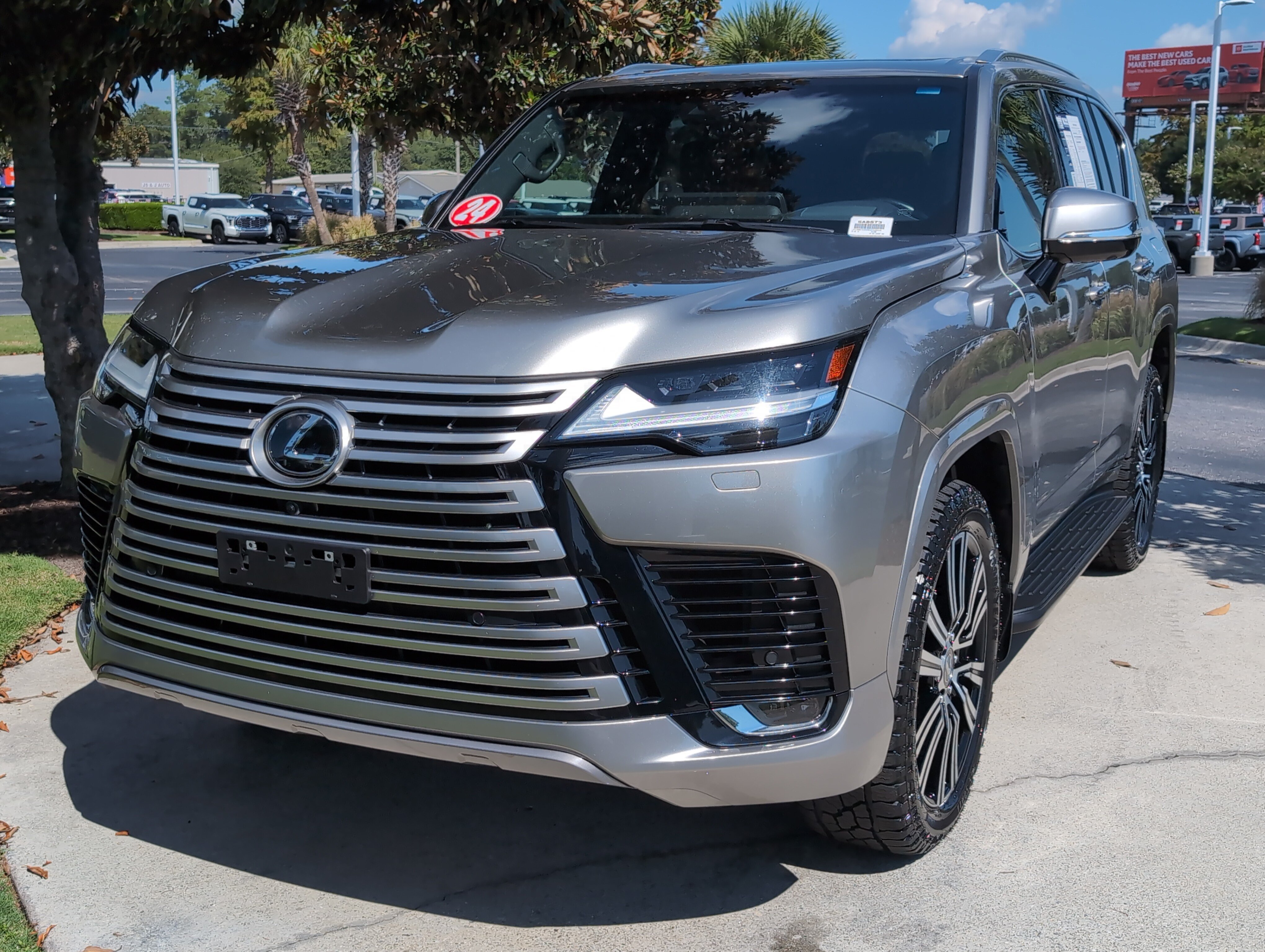 Used 2024 Lexus LX 600 4WD w/ Luxury Package image 5