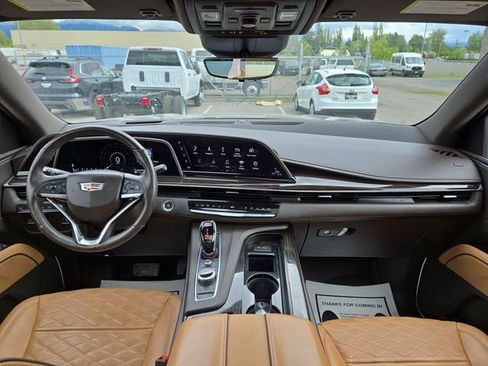 Used 2021 Cadillac Escalade Premium Luxury AWD/4WD image 3