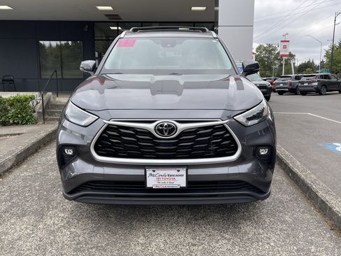 Certified 2025 Toyota Highlander XLE AWD/4WD image 2