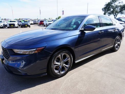 Used 2023 Honda Accord EX image 3