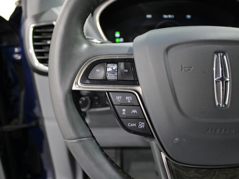 Used 2019 Lincoln Nautilus Reserve w/ Driver Assistance Package image 11