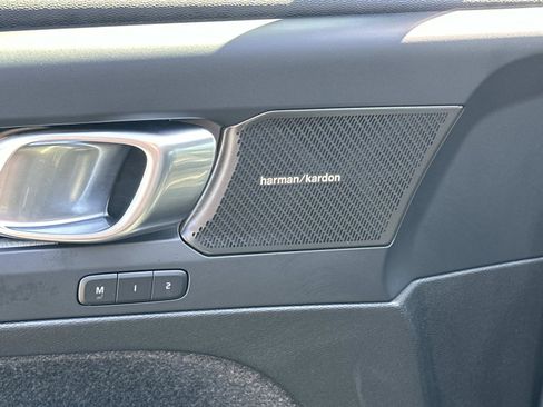 Certified 2025 Volvo XC40 B5 Ultra w/ Climate Package image 16