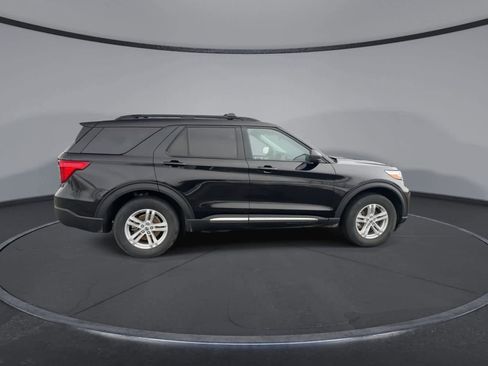 Used 2023 Ford Explorer XLT w/ Equipment Group 202A image 9