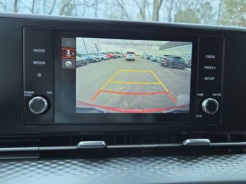 Used 2023 Kia Carnival LX image 28