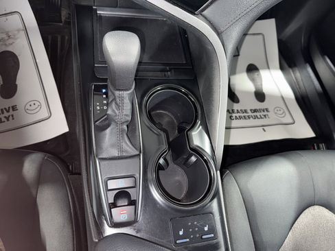 Used 2020 Toyota Camry LE image 23