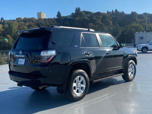 Used 2024 Toyota 4Runner SR5 Premium image 8