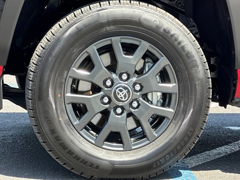 Used 2025 Toyota 4Runner SR5 AWD/4WD image 24