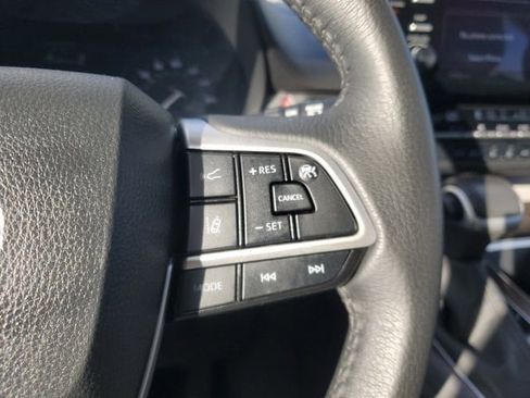 Used 2023 Toyota Sienna XLE image 19