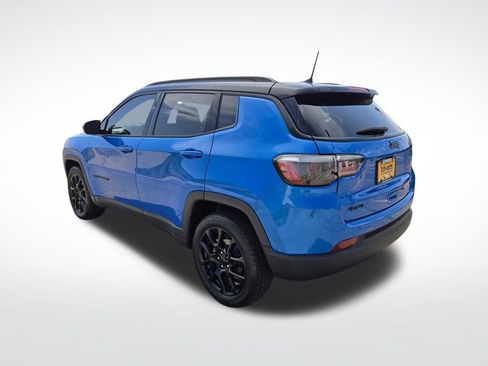 Used 2024 Jeep Compass Latitude AWD/4WD image 7