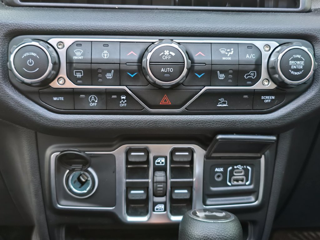 Used 2024 Jeep Wrangler Unlimited Sport AWD/4WD image 33
