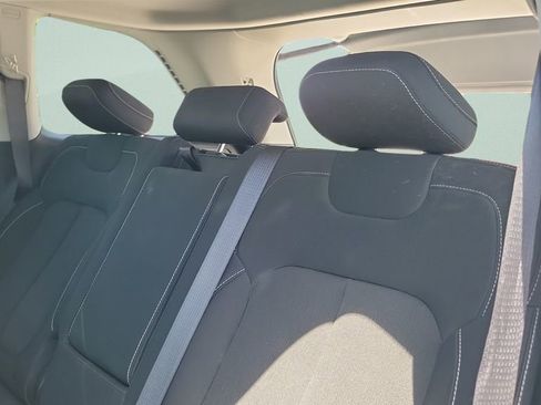 Used 2023 Jeep Grand Cherokee Laredo w/ Luxury Tech Group I RWD image 9