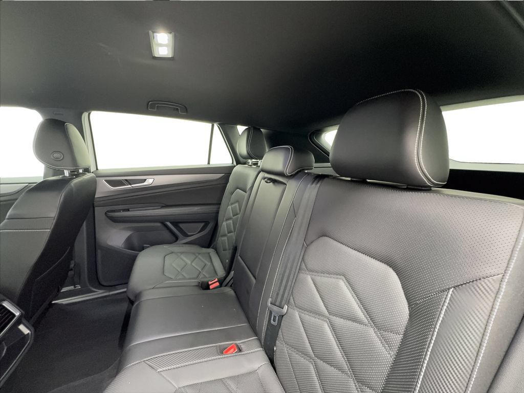 Used 2024 Volkswagen Atlas Cross Sport SE FWD image 25