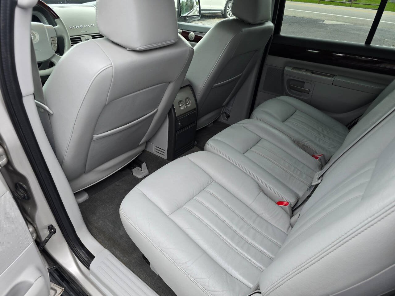 Used 2005 Lincoln Aviator AWD image 23