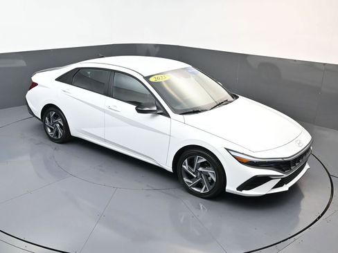 Certified 2025 Hyundai Elantra SEL FWD image 14