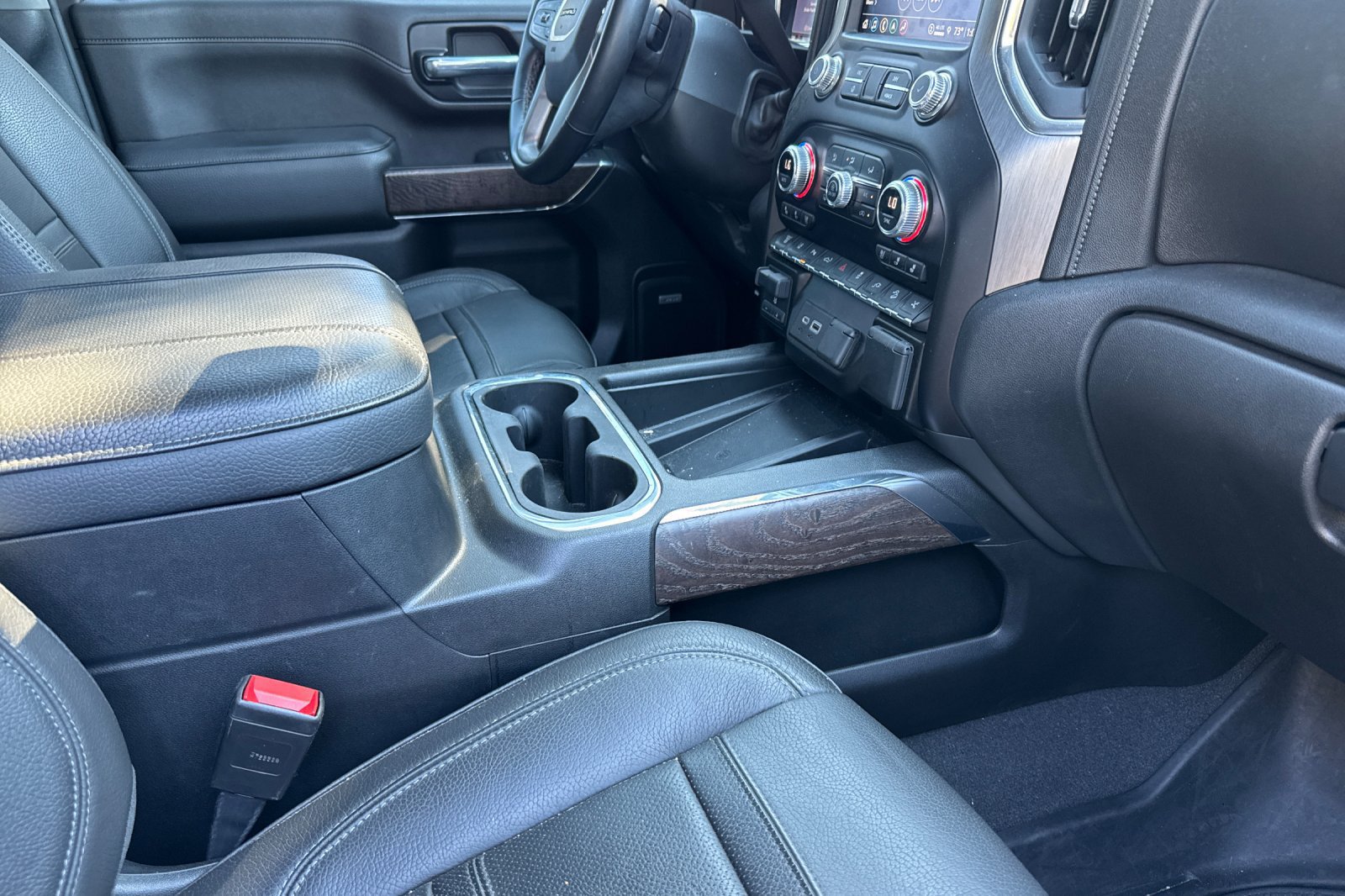 Used 2023 GMC Sierra 2500 Denali w/ Denali Black Diamond Edition AWD/4WD image 19