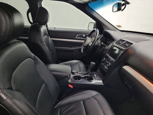 Used 2017 Ford Explorer XLT w/ Equipment Group 202A image 21