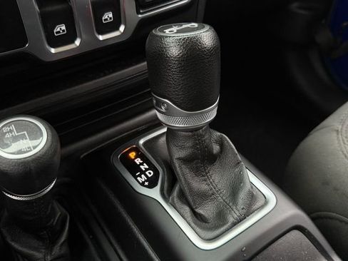 Used 2020 Jeep Wrangler Sport AWD/4WD image 18