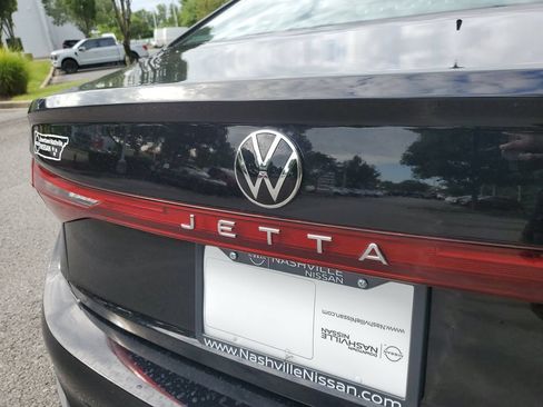 Used 2025 Volkswagen Jetta SE FWD image 7