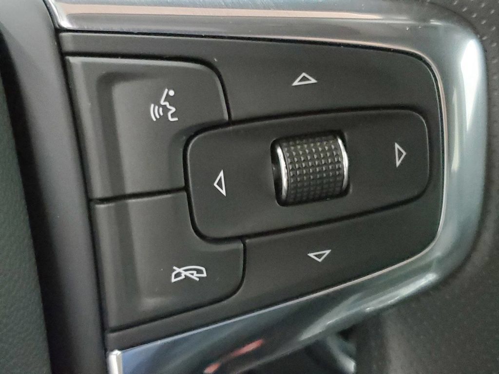Used 2025 Chevrolet Blazer LT FWD image 32