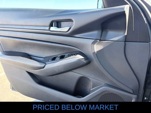 Used 2024 Nissan Altima 2.5 SV FWD image 12