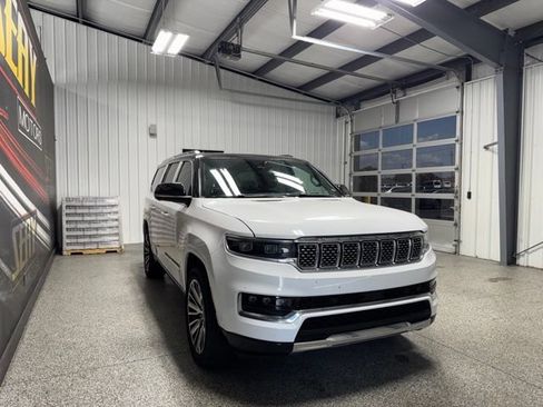 Used 2024 Jeep Grand Wagoneer L Series III AWD/4WD image 18