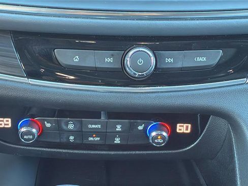 Used 2019 Buick Enclave Essence image 20