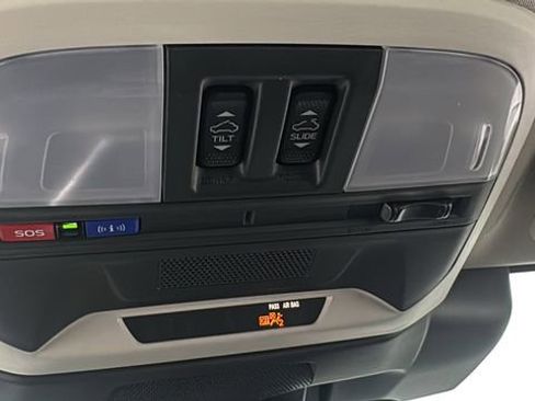 Certified 2025 Subaru Crosstrek 2.0i Premium image 33