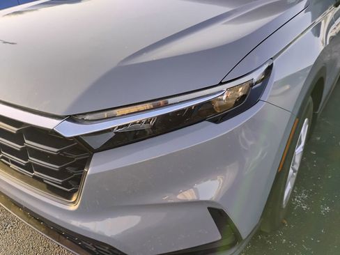 Used 2024 Honda CR-V LX image 11