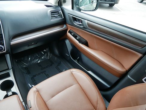 Used 2018 Subaru Outback 2.5i Touring AWD/4WD image 11