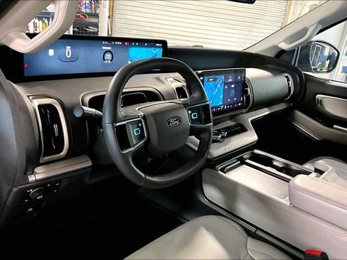 Used 2025 Ford Expedition Active AWD/4WD image 13