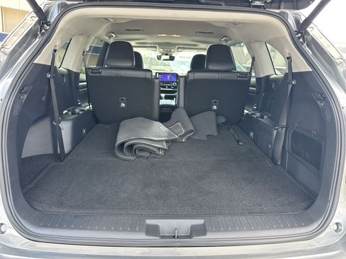 Used 2025 Toyota Highlander XLE AWD/4WD image 22
