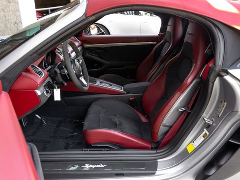Certified 2022 Porsche 718 Boxster Spyder RWD image 27